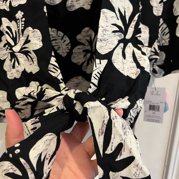 VOLCOM COCO HO SKILLZ TOP BLACK WHITE FLORAL - Picture 4 of 6